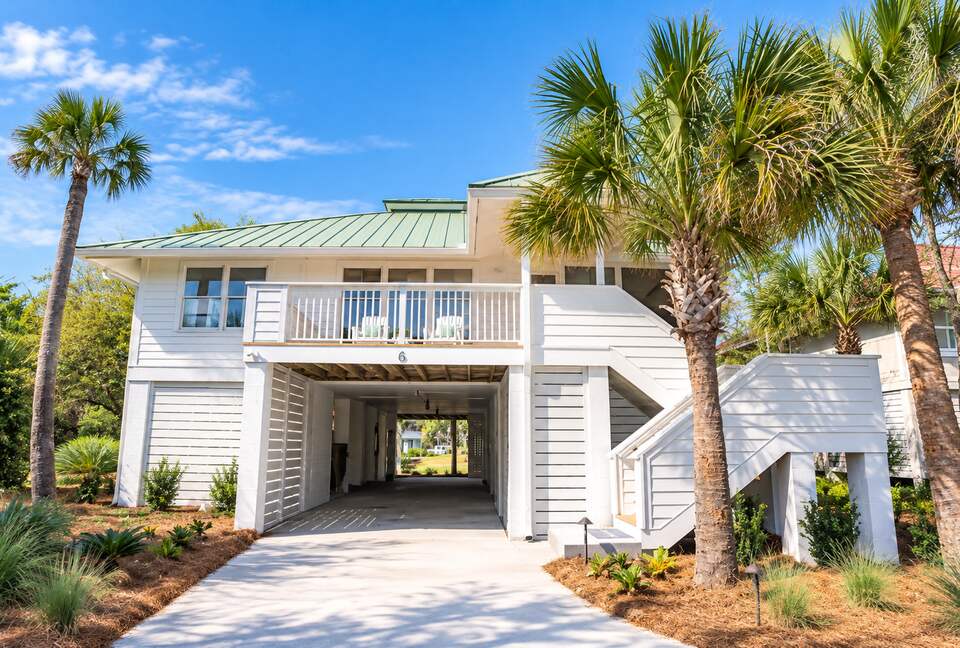 Isle of Palms Beach Retreat with Lagoon-Side Firepit - Isle of Palms, South Carolina