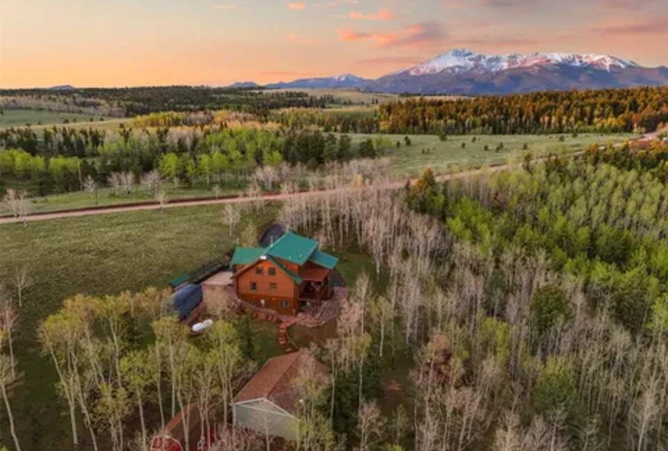 Colorado Mountain Cabin Overlooking Pikes Peak - Woodland Park, Colorado