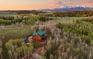 Colorado Mountain Cabin Overlooking Pikes Peak - Woodland Park, Colorado