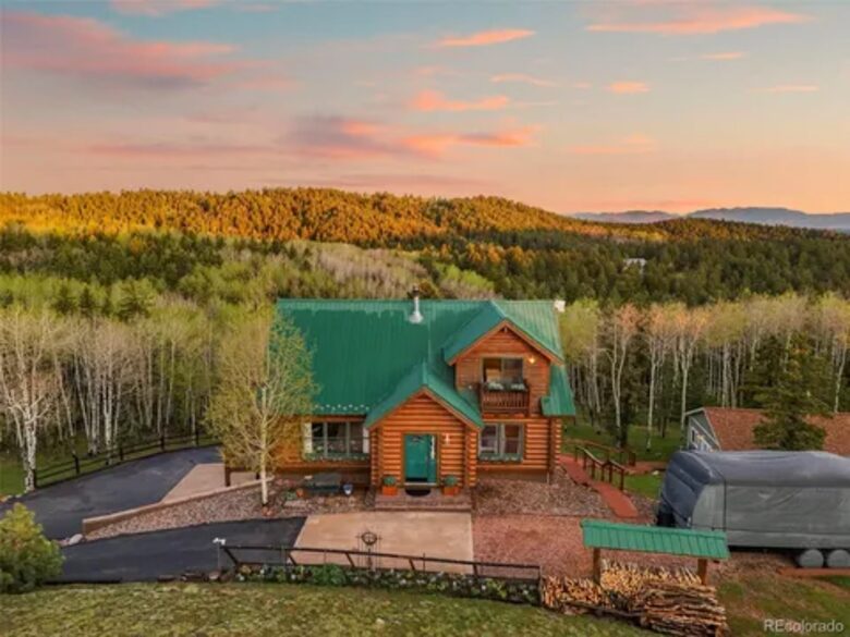 Colorado Mountain Cabin Overlooking Pikes Peak - Woodland Park, Colorado