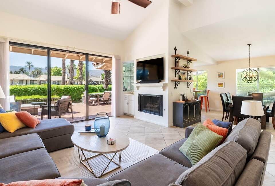 Palm Desert Country Club Retreat Near El Paseo - Palm Desert, California