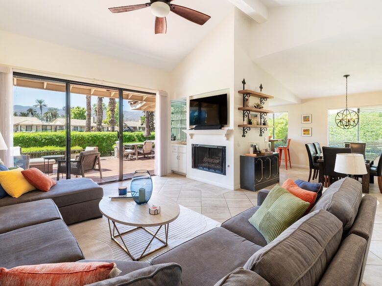 Palm Desert Country Club Retreat Near El Paseo - Palm Desert, California