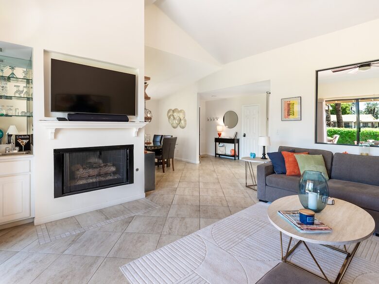 Palm Desert Country Club Retreat Near El Paseo - Palm Desert, California