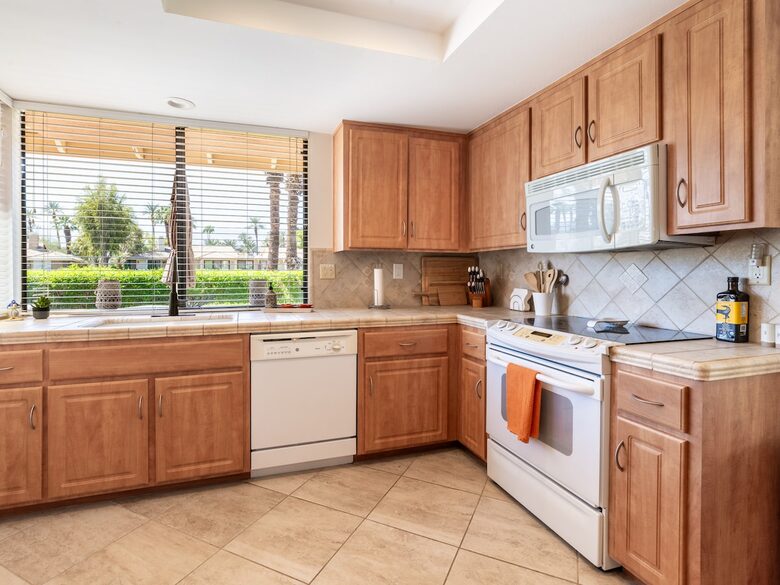 Palm Desert Country Club Retreat Near El Paseo - Palm Desert, California