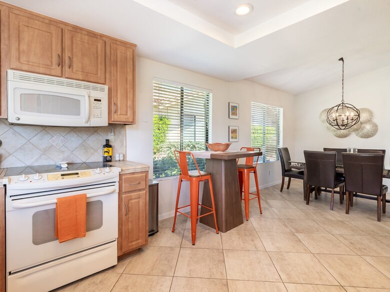 Palm Desert Country Club Retreat Near El Paseo - Palm Desert, California
