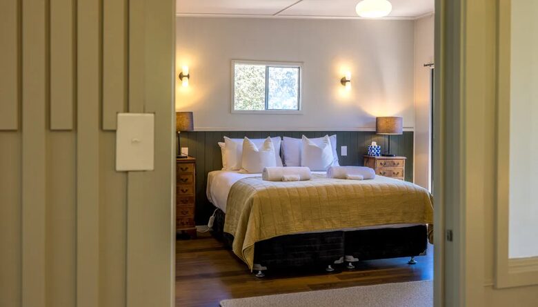 Moana Beach House | Absolute Beachfront on Waiheke Island - Waiheke Island, New Zealand