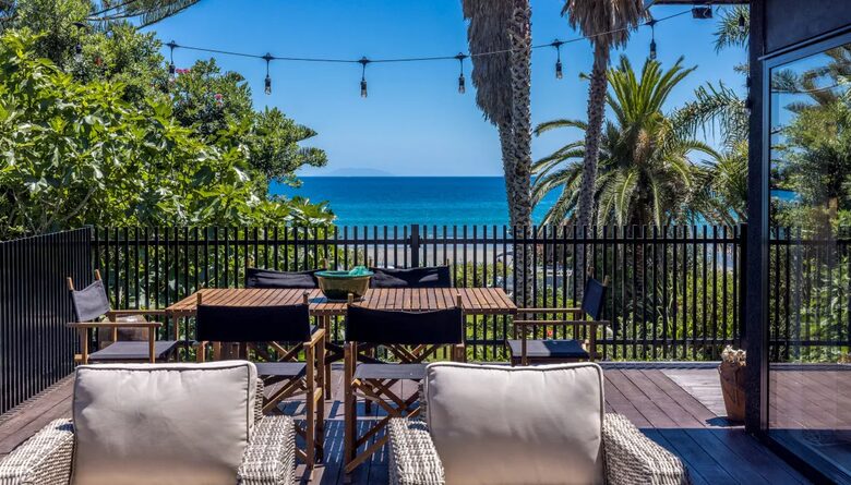 Moana Beach House | Absolute Beachfront on Waiheke Island - Waiheke Island, New Zealand