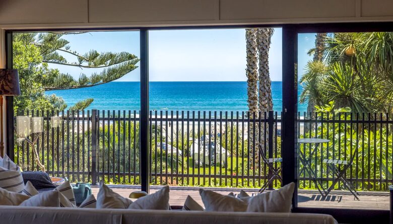Moana Beach House | Absolute Beachfront on Waiheke Island - Waiheke Island, New Zealand