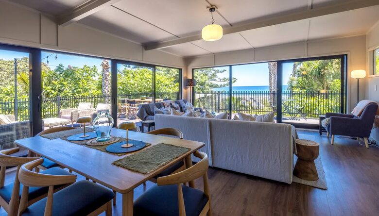 Moana Beach House | Absolute Beachfront on Waiheke Island - Waiheke Island, New Zealand