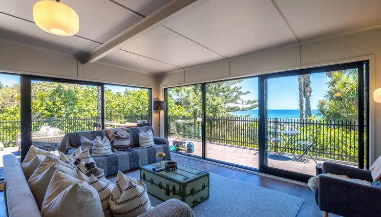 Moana Beach House | Absolute Beachfront on Waiheke Island - Waiheke Island, New Zealand