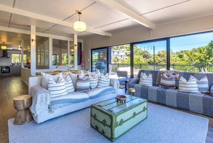 Moana Beach House | Absolute Beachfront on Waiheke Island - Waiheke Island, New Zealand