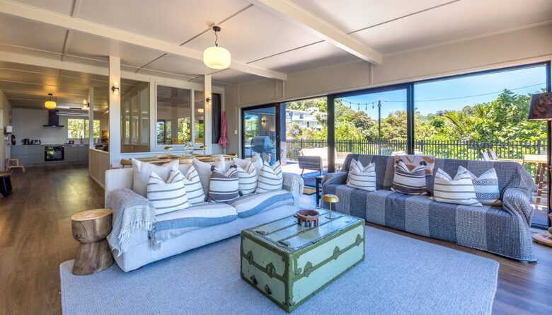 Moana Beach House | Absolute Beachfront on Waiheke Island - Waiheke Island, New Zealand