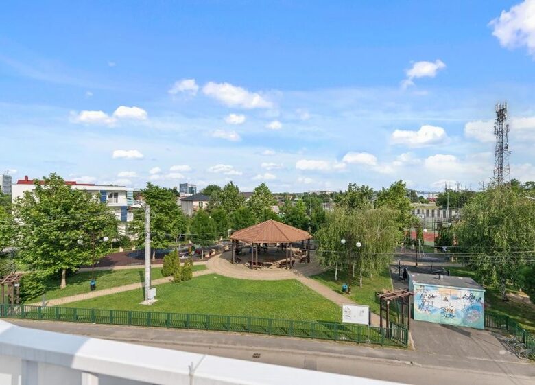 Refined 120 sqm Villa with Garden Views and Modern Comforts - Otopeni, Romania
