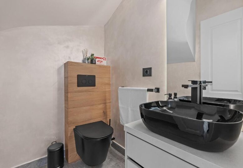 Refined 130 sqm Villa with Garden Views and Modern Comforts - Otopeni, Romania
