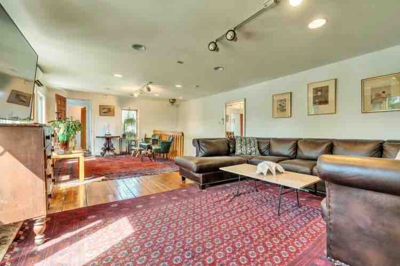 1725 Maine Farmhouse with Pool Near Portland's Waterfront - Falmouth, Maine