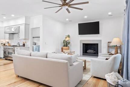 Southern Retreat with Pool and Private Putting Green - Pawleys Island, South Carolina