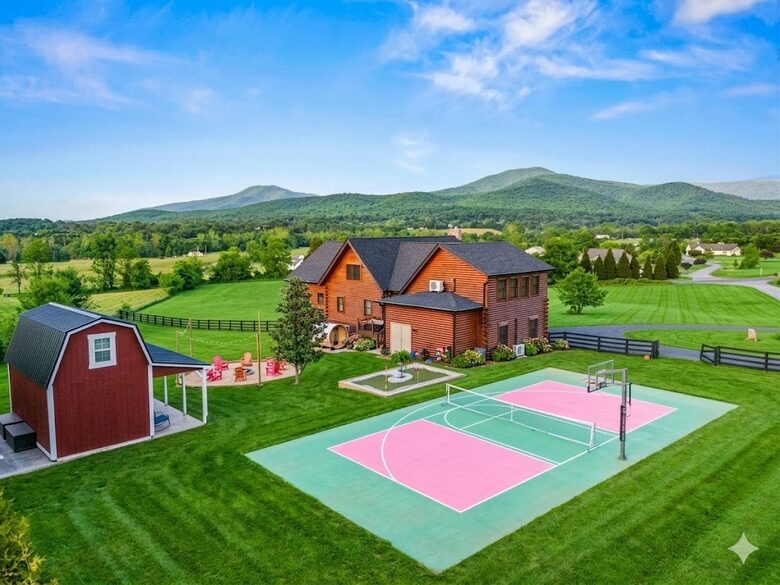 Luray Mountain Lodge with Blue Ridge Views and Private Hot Tub - Luray, Virginia