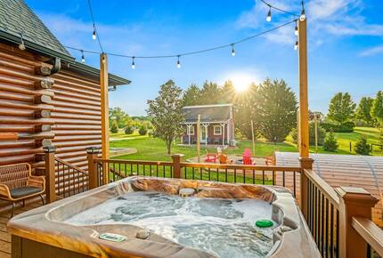 Luray Mountain Lodge with Blue Ridge Views and Private Hot Tub - Luray, Virginia