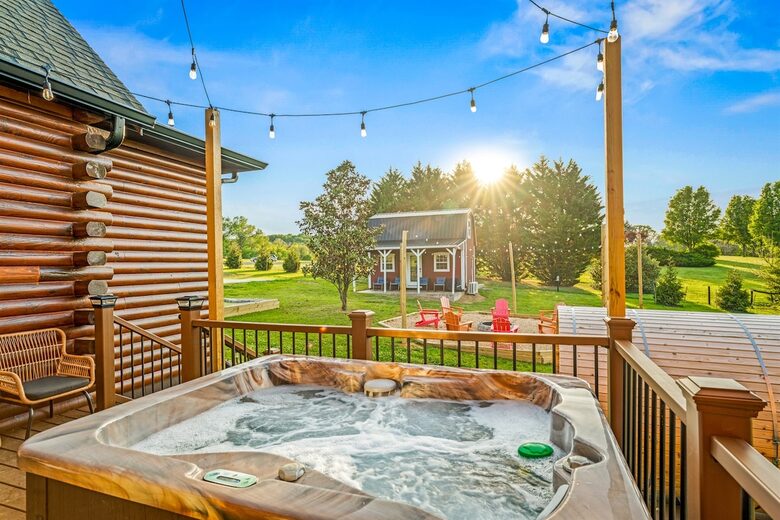 Luray Mountain Lodge with Blue Ridge Views and Private Hot Tub - Luray, Virginia