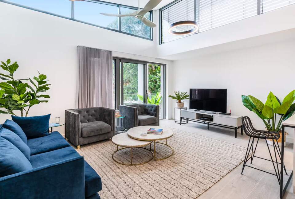 Designer Coogee Apartment with Entertainer’s Terrace - Sydney, Australia