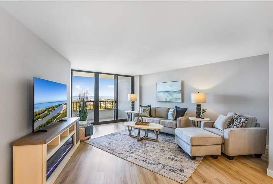 19th-Floor Beachfront Penthouse with Sweeping Gulf Views - Marco Island, Florida