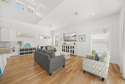 Bradenton Beautiful | Coastal Escape Just 3 Minutes from Bradenton Beach - Bradenton Beach, Florida