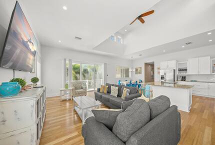 Bradenton Beautiful | Coastal Escape Just 3 Minutes from Bradenton Beach - Bradenton Beach, Florida