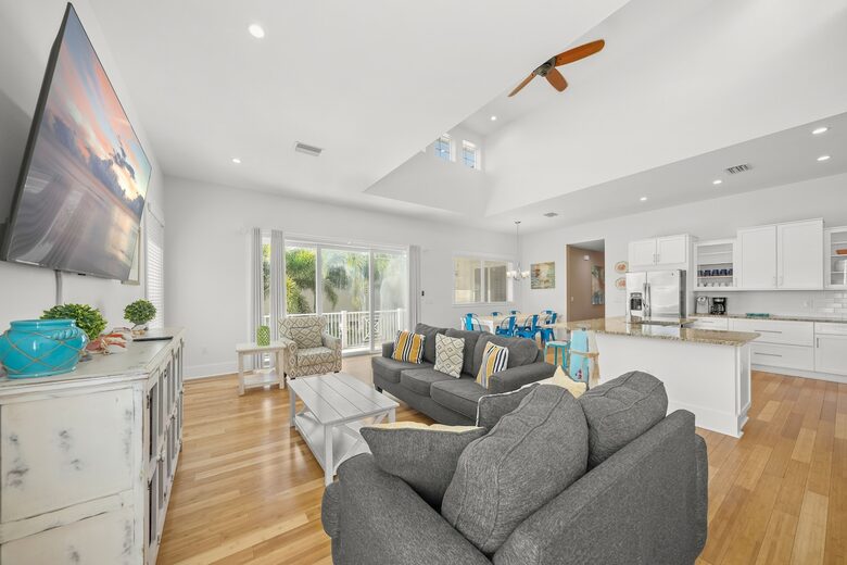 Bradenton Beautiful | Coastal Escape Just 3 Minutes from Bradenton Beach - Bradenton Beach, Florida