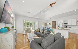Bradenton Beautiful | Coastal Escape Just 3 Minutes from Bradenton Beach - Bradenton Beach, Florida