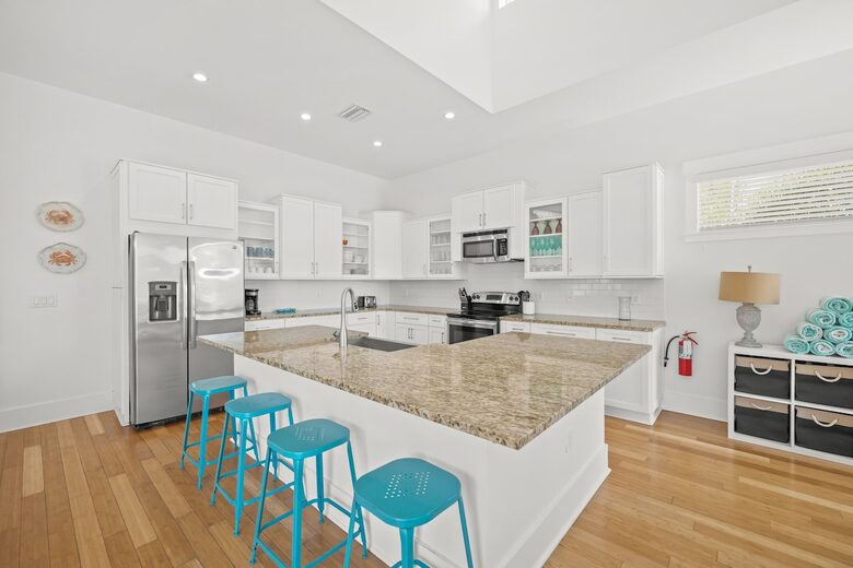Bradenton Beautiful | Coastal Escape Just 3 Minutes from Bradenton Beach - Bradenton Beach, Florida