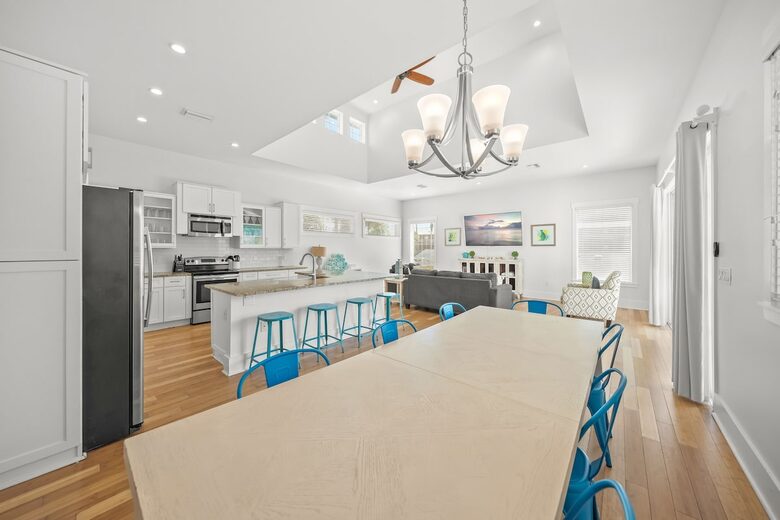 Bradenton Beautiful | Coastal Escape Just 3 Minutes from Bradenton Beach - Bradenton Beach, Florida