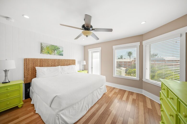 Bradenton Beautiful | Coastal Escape Just 3 Minutes from Bradenton Beach - Bradenton Beach, Florida