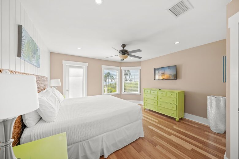 Bradenton Beautiful | Coastal Escape Just 3 Minutes from Bradenton Beach - Bradenton Beach, Florida