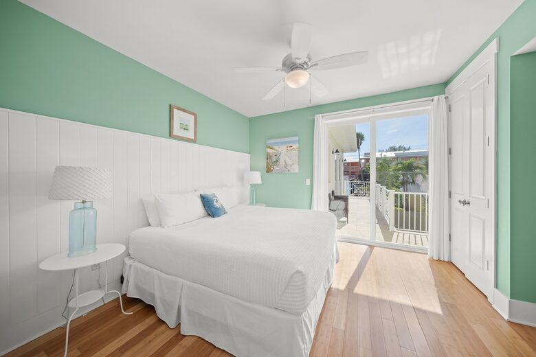 Bradenton Beautiful | Coastal Escape Just 3 Minutes from Bradenton Beach - Bradenton Beach, Florida
