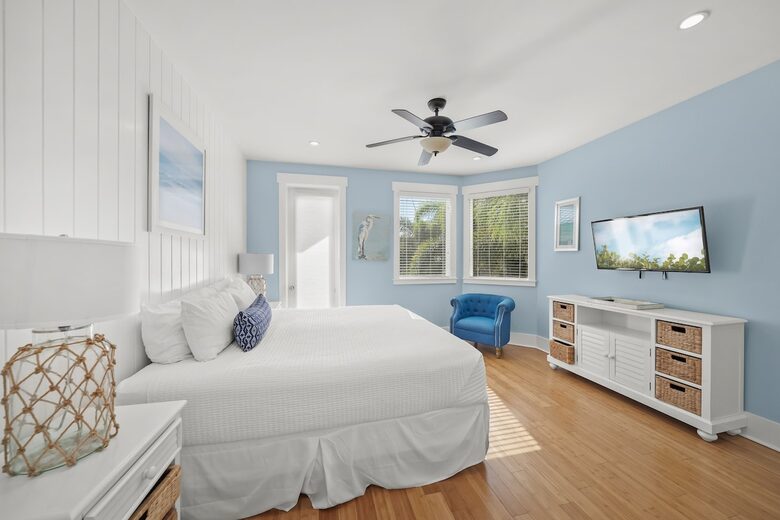 Bradenton Beautiful | Coastal Escape Just 3 Minutes from Bradenton Beach - Bradenton Beach, Florida