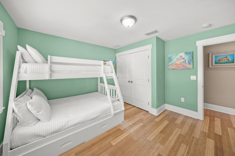 Bradenton Beautiful | Coastal Escape Just 3 Minutes from Bradenton Beach - Bradenton Beach, Florida