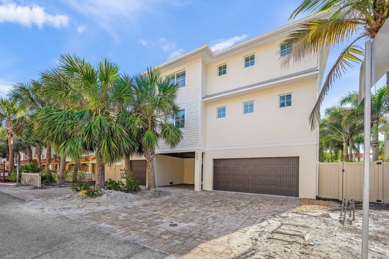 Bradenton Beautiful | Coastal Escape Just 3 Minutes from Bradenton Beach - Bradenton Beach, Florida