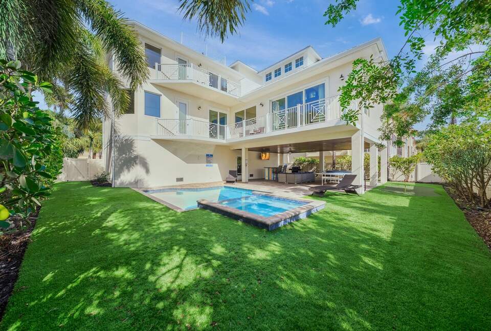 Bradenton Beautiful | Coastal Escape Just 3 Minutes from Bradenton Beach - Bradenton Beach, Florida
