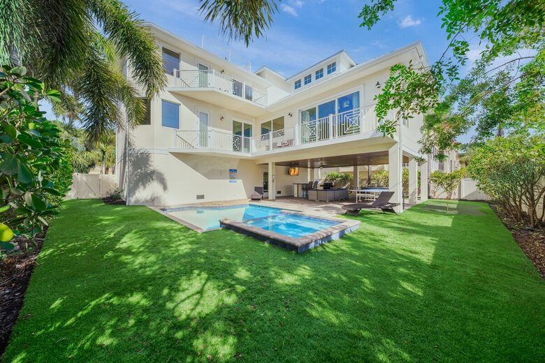 Bradenton Beautiful | Coastal Escape Just 3 Minutes from Bradenton Beach - Bradenton Beach, Florida