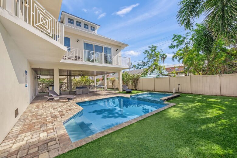 Bradenton Beautiful | Coastal Escape Just 3 Minutes from Bradenton Beach - Bradenton Beach, Florida