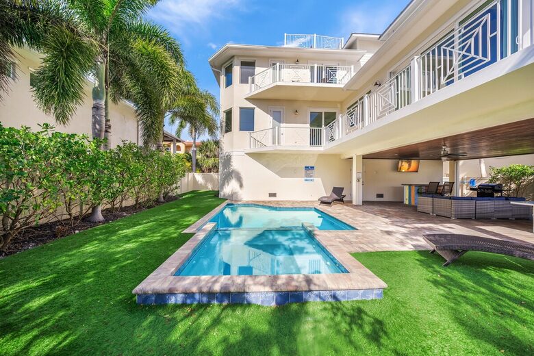 Bradenton Beautiful | Coastal Escape Just 3 Minutes from Bradenton Beach - Bradenton Beach, Florida