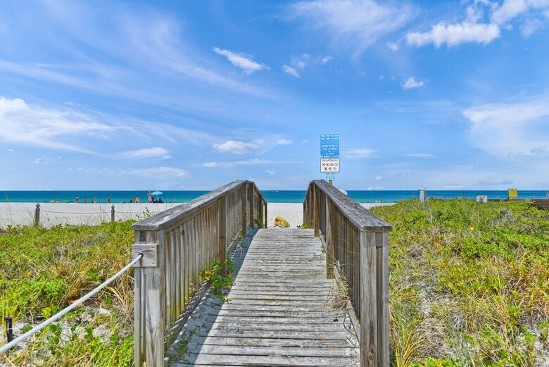 Bradenton Beautiful | Coastal Escape Just 3 Minutes from Bradenton Beach - Bradenton Beach, Florida