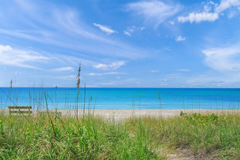 Bradenton Beautiful | Coastal Escape Just 3 Minutes from Bradenton Beach - Bradenton Beach, Florida