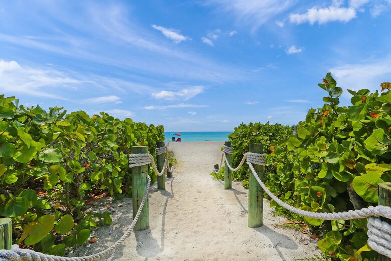 Bradenton Beautiful | Coastal Escape Just 3 Minutes from Bradenton Beach - Bradenton Beach, Florida