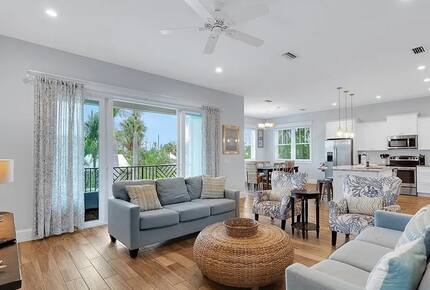 Holmes Beach Haven | Resort-Style Pool and Spa - Holmes Beach, Florida