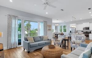 Holmes Beach Haven | Resort-Style Pool and Spa - Holmes Beach, Florida