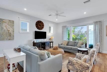 Holmes Beach Haven | Resort-Style Pool and Spa - Holmes Beach, Florida