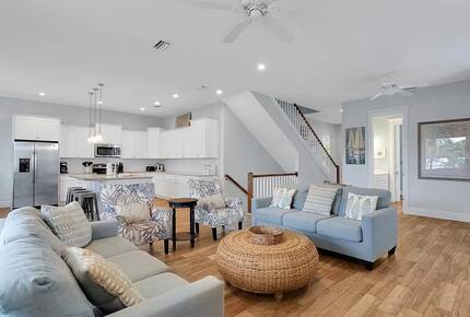 Holmes Beach Haven | Resort-Style Pool and Spa - Holmes Beach, Florida