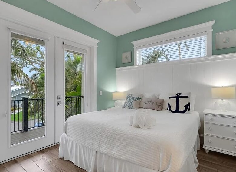 Holmes Beach Haven | Resort-Style Pool and Spa - Holmes Beach, Florida