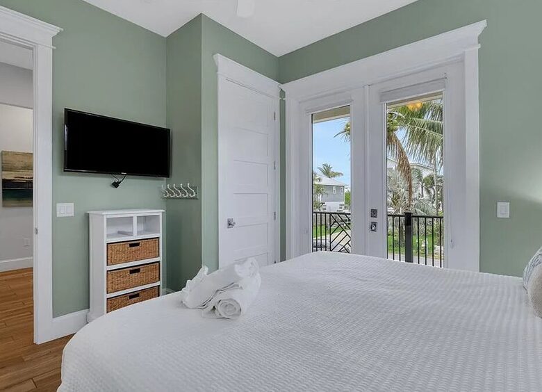 Holmes Beach Haven | Resort-Style Pool and Spa - Holmes Beach, Florida
